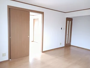 亀山市のマンスリーマンション・ウィークリーマンション「フラワータウン亀山Ⅱ 103・洋室(No.1275783)」メイン画像