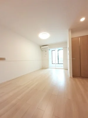 のマンスリーマンション・ウィークリーマンション「リヴァーサ美の浜 102・洋室(No.1275915)」メイン画像