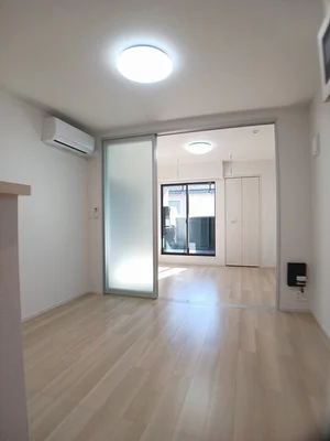 のマンスリーマンション・ウィークリーマンション「ヒカルサ藤枝高柳Ⅱ 205・洋室(No.1276430)」メイン画像