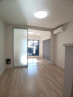 のマンスリーマンション・ウィークリーマンション「ヒカルサ藤枝高柳Ⅱ 201・洋室(No.1276433)」メイン画像