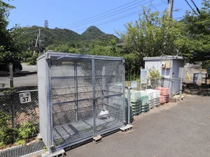 敷地外　ゴミ捨て場