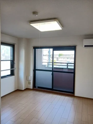 茨城県のマンスリーマンション・ウィークリーマンション「Ｃｏｕｒｔ　Ｌｉｖｅｌｙ 201・洋室(No.1276866)」メイン画像