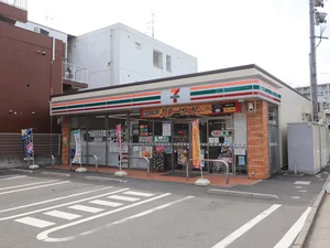 セブン-イレブン 広島コイン通り店まで徒歩９分