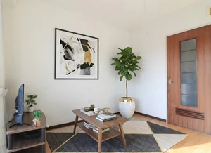 ユニットタイプの１Kタイプの洋室で、主要な家具家電の他に様々な備品をご用意しております。バスタオル・フェイスタオルも2枚ずつご用意しておりますますので、洗濯をし忘れた場合でも安心です。空気清浄機やスプレー式消臭剤、掃除機等も標準装備でご案内しておりますので、いつでもお部屋を清潔に保つことが出来ます。(*’ω’*)※植木と額とクッションなどは写真用です。