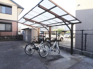 駐輪場あり　近場へのお出かけや通勤などにあると嬉しい設備です。
