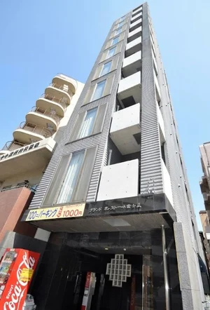 オートロック完備！広島の中心地に近い場所にありますので交通の便がすごく良い物件です。 周辺にはショッピングモール・飲食店・コンビニなど生活する際に便利なお店が多数あり、住みやすい立地となっております。