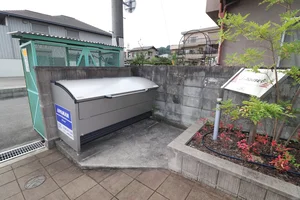 敷地内ゴミ捨て場　朝の忙しい時間でも敷地内なので楽々ごみ捨てしていただけます！