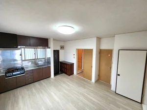 のマンスリーマンション・ウィークリーマンション「🔷🔹🔸🔶⭐駐車場付き🚙⭐2人入居可⭐2DKタイプ⭐追炊き機能、独立洗面台⭐【禁煙&Wi-Fi無料】⭐🔶🔸🔹🔷「K42」 101・2DK(No.1278603)」メイン画像