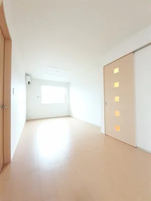 のマンスリーマンション・ウィークリーマンション「ＩＫＥＮＯＵＣＨＩ 103・洋室(No.1279416)」メイン画像