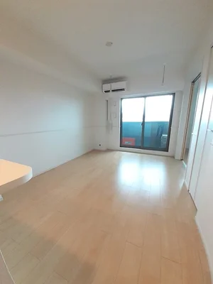 のマンスリーマンション・ウィークリーマンション「ゼクシー　桜ケ丘Ａ棟 302・洋室(No.1279924)」メイン画像