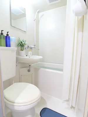 ささっとお風呂を済ませたい方にオススメのユニットバス!シャンプー・ボディーソープなど充実の品ぞろえです♪また、トイレブラシなど他では置いてない備品もご用意しておりますので、短期~長期でお住まいの方にも「あったら助かるものが多い」とご好評いただいております(^^♪