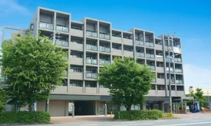 地下鉄東比恵駅より徒歩6分(^^♪福岡空港にも近くとても便利な立地です！周辺にはコンビニや飲食店など生活する際に助かるお店も複数あり！