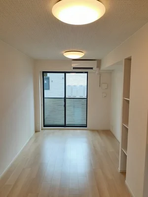 のマンスリーマンション・ウィークリーマンション「ヴィラ　アンソレイユⅡ 102・洋室(No.1281016)」メイン画像