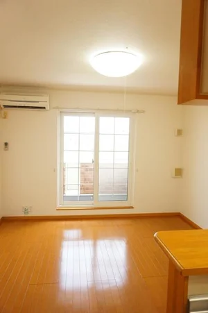 のマンスリーマンション・ウィークリーマンション「ロイヤルスクウェア　一宮Ⅰ 202・洋室(No.1281193)」メイン画像