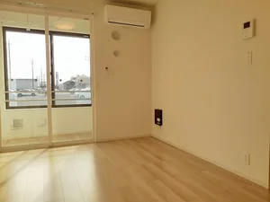 のマンスリーマンション・ウィークリーマンション「ロイヤル・鈴　Ｆ 102・洋室(No.1281440)」メイン画像