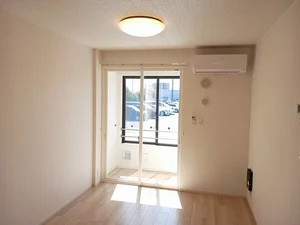 のマンスリーマンション・ウィークリーマンション「ロイヤル・鈴　Ｆ 102・洋室(No.1281440)」メイン画像