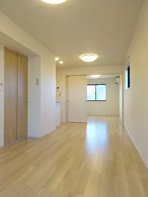 のマンスリーマンション・ウィークリーマンション「サンリット　レジデンスⅠ 102・洋室(No.1282401)」メイン画像