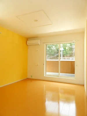 のマンスリーマンション・ウィークリーマンション「フォレスト　光　Ⅰ 203・洋室(No.1282763)」メイン画像