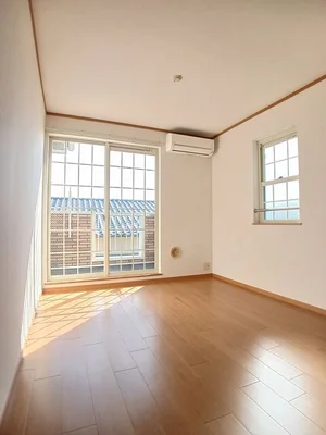 のマンスリーマンション・ウィークリーマンション「ファミールコートⅡ　Ａ 202・洋室(No.1282947)」メイン画像