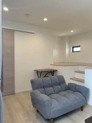 のマンスリーマンション・ウィークリーマンション「トーマンスリー飯塚市菰田東☆築浅デザイナー物件☆ネット無料（飯塚市菰田東２丁目） 1K(No.1283575)」メイン画像