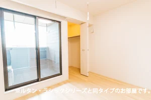 のマンスリーマンション・ウィークリーマンション「西条町寺家アパート　Ａ 206・洋室(No.1284089)」メイン画像