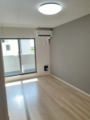 のマンスリーマンション・ウィークリーマンション「ＨＩＫＡＲＩＳＵ　Ⅲ 203・洋室(No.1284252)」メイン画像