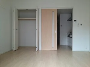 のマンスリーマンション・ウィークリーマンション「サンプラザ浪速 106・洋室(No.1284438)」メイン画像