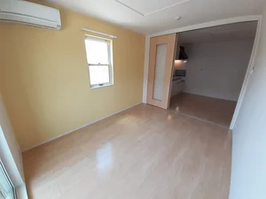 のマンスリーマンション・ウィークリーマンション「ＣＲＯＷＮ　ＶＩＬＬＡ　Ⅱ 105・洋室(No.1285033)」メイン画像