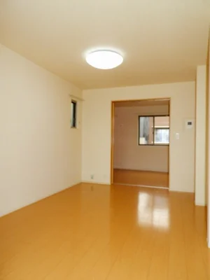 のマンスリーマンション・ウィークリーマンション「リバーフロント山手Ⅰ 101・洋室(No.1285893)」メイン画像