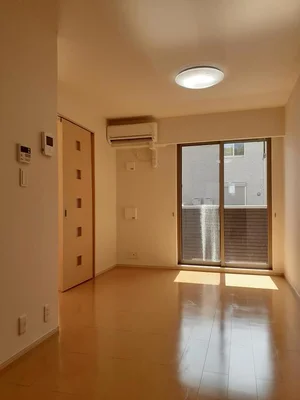 のマンスリーマンション・ウィークリーマンション「リバーフロント山手Ⅱ 102・洋室(No.1285894)」メイン画像