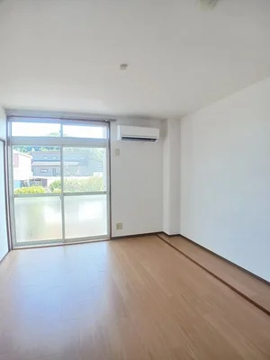 のマンスリーマンション・ウィークリーマンション「コーポ　サンスカイ１ 102・洋室(No.1286211)」メイン画像