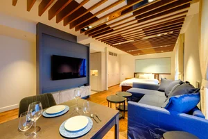 のマンスリーマンション・ウィークリーマンション「【六本木駅 徒歩2分 / デザイナーズ物件】Roppongi House by U 4F ※2~3月空き有 4F・マンション(No.1286449)」メイン画像