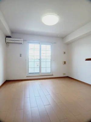 のマンスリーマンション・ウィークリーマンション「リヴァーサウス　ＨＯＲＩＩＫＥ 202・洋室(No.1287251)」メイン画像