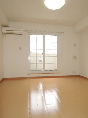 のマンスリーマンション・ウィークリーマンション「リヴァーサウス　ＨＯＲＩＩＫＥ 202・洋室(No.1287251)」メイン画像