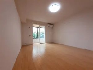 のマンスリーマンション・ウィークリーマンション「レスポアール　ドゥ　アルブル 102・洋室(No.1288860)」メイン画像