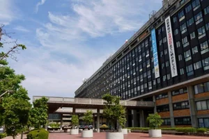 岡山県庁まで徒歩3分、210m。