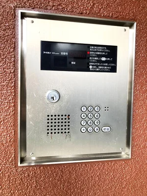 鍵にて開錠頂きます。