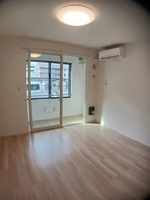 のマンスリーマンション・ウィークリーマンション「ｇｌｉｓｔｅｎ　ｃｏｕｒｔ 102・洋室(No.1291791)」メイン画像