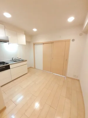 のマンスリーマンション・ウィークリーマンション「アンソレイエ 501・洋室(No.1293110)」メイン画像