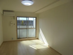 のマンスリーマンション・ウィークリーマンション「シカタ　シャンブレットⅡ 203・洋室(No.1293948)」メイン画像