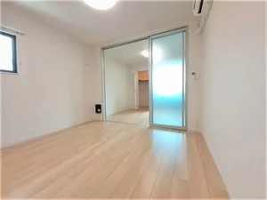 のマンスリーマンション・ウィークリーマンション「ヒカルサ伊万里イーストⅠ 201・洋室(No.1294303)」メイン画像