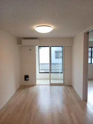 のマンスリーマンション・ウィークリーマンション「ホーホ　ブリュッケ　Ⅰ 101・洋室(No.1295572)」メイン画像