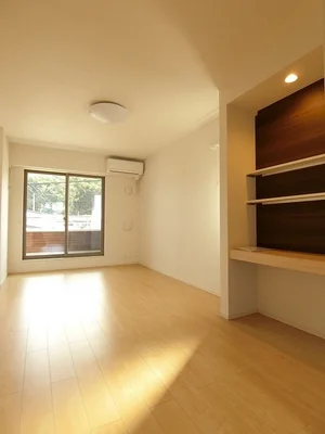 のマンスリーマンション・ウィークリーマンション「ＬＹＮＸ　ＣＯＵＲＴ 201・洋室(No.1295967)」メイン画像