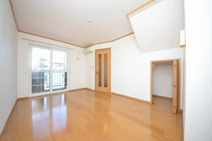 のマンスリーマンション・ウィークリーマンション「メゾン　ド　ファミーユＥａｓｔ 103・洋室(No.1296535)」メイン画像