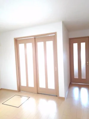 三重県厚生農業協同組合連合会松阪中央総合病院周辺のマンスリーマンション・ウィークリーマンション「オプティⅢ 102・洋室(No.1297461)」メイン画像