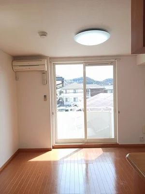 のマンスリーマンション・ウィークリーマンション「イリーデ西浜 203・洋室(No.1298667)」メイン画像