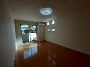 のマンスリーマンション・ウィークリーマンション「フェアリ－カ－サⅠ 102・洋室(No.1299395)」メイン画像