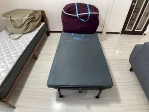 2人入居の場合は折り畳み式ベッドとなります。