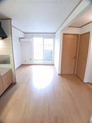 のマンスリーマンション・ウィークリーマンション「グリーン　ゲイブルズ　Ⅰ番館 202・洋室(No.1300443)」メイン画像