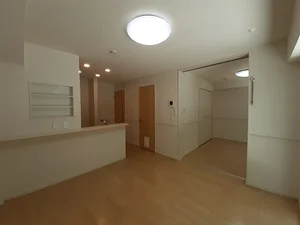 のマンスリーマンション・ウィークリーマンション「ウッディ　オアシス　Ⅱ 102・洋室(No.1301091)」メイン画像